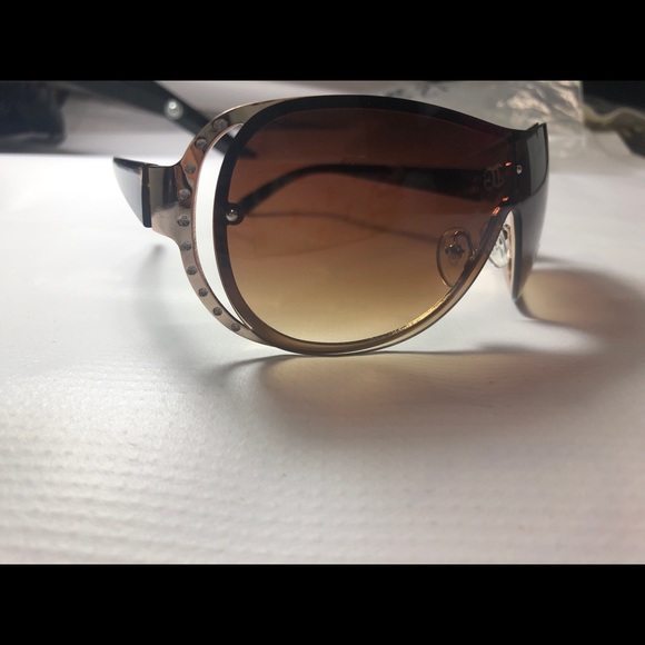 Sunglasses - Picture 2 of 4